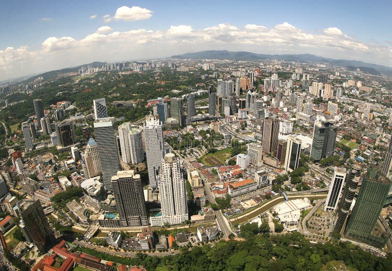 Miasta Kuala Lumpur linia horyzontu. KUALA LUMPUR, MALEZJA ï ¿ ½ 15th 2015 LIPIEC: Kuala Lumpur i swój otaczający obszary miejscy tworzymy ekonomiczne rosnąć region w Malezja