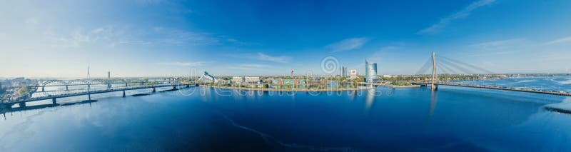 Miasta Ryskiego Daugava trutnia sfery 360 vr rzeczny widok