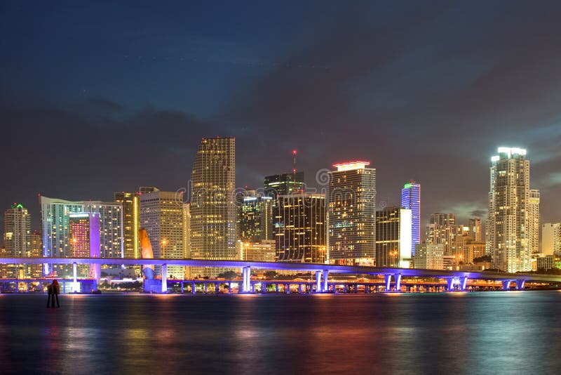 Miasto Miami Floryda nocy linia horyzontu