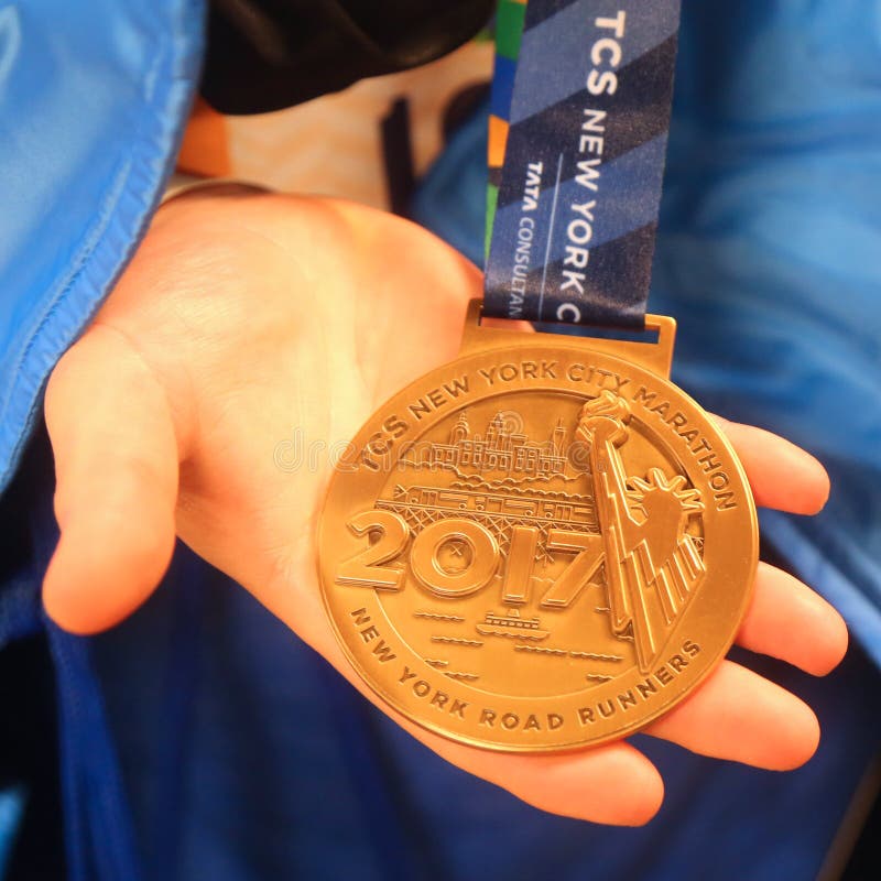 2017 Miasto Nowy Jork apretera Maratoński medal w Manhattan zdjęcia stock 2017 Miasto Nowy Jork apretera Maratoński medal w Manhattan zdjęcia stock