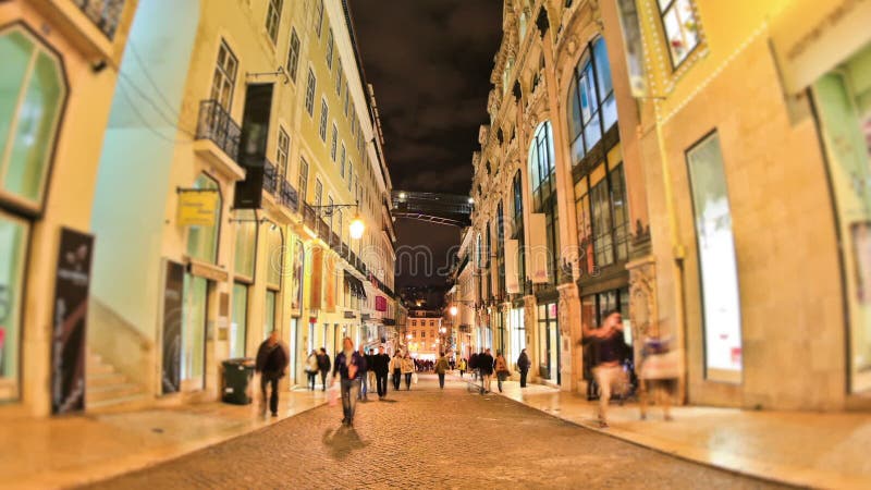 Miasto Zwyczajnego ruchu drogowego czasu upływ Lisbon