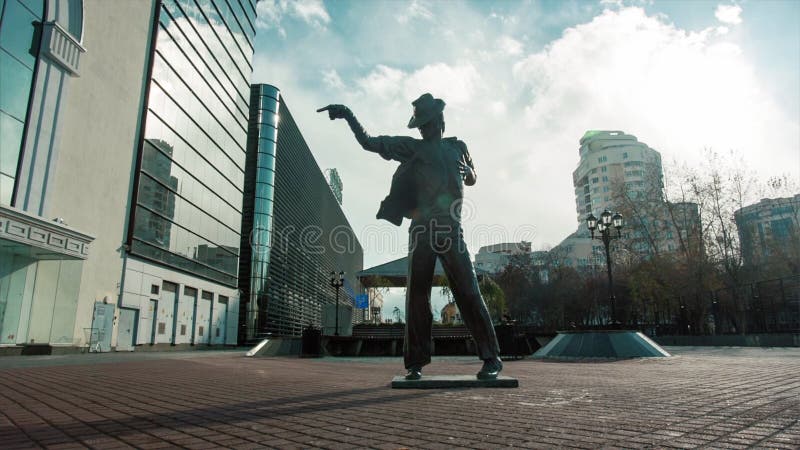 Michael Jackson-Skulptur installiert bildschirm Monument zu Michael Jackson auf dem Fußgänger lizenzfreie stockfotografie Michael Jackson-Skulptur installiert bildschirm Monument zu Michael Jackson auf dem Fußgänger lizenzfreie stockfotografie