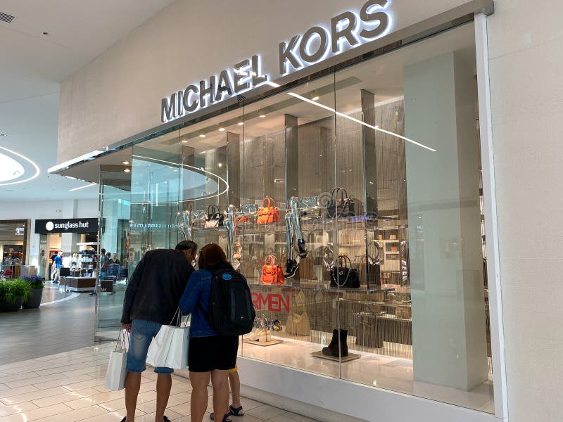 Michael Kors Outlet Stock Photo - Download Image Now - Airport, Bag, Bali -  iStock