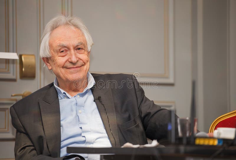 Michel Odent est un docteur français célèbre images stock Michel Odent est un docteur français célèbre images stock