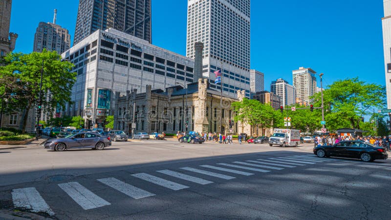 Michigan alei róg ulicy przy Wodnych prac domem CZERWIEC 12, 2019 - CHICAGO, usa - fotografia royalty free Michigan alei róg ulicy przy Wodnych prac domem CZERWIEC 12, 2019 - CHICAGO, usa - fotografia royalty free