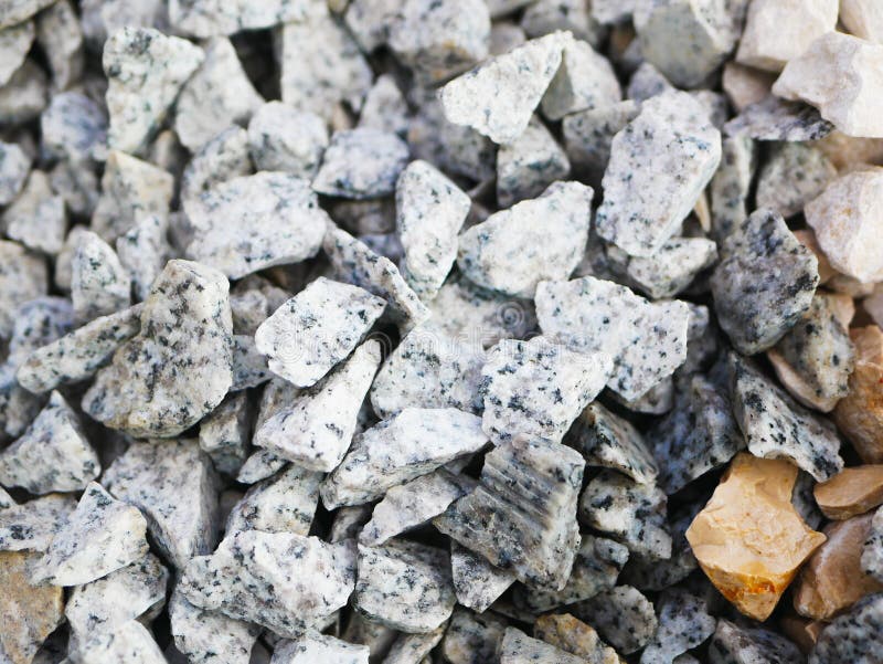 Mici pietricele gri. fond format din mici pietricele gri. cu multe utilizări posibile. textura constă din mici pietricele stock image