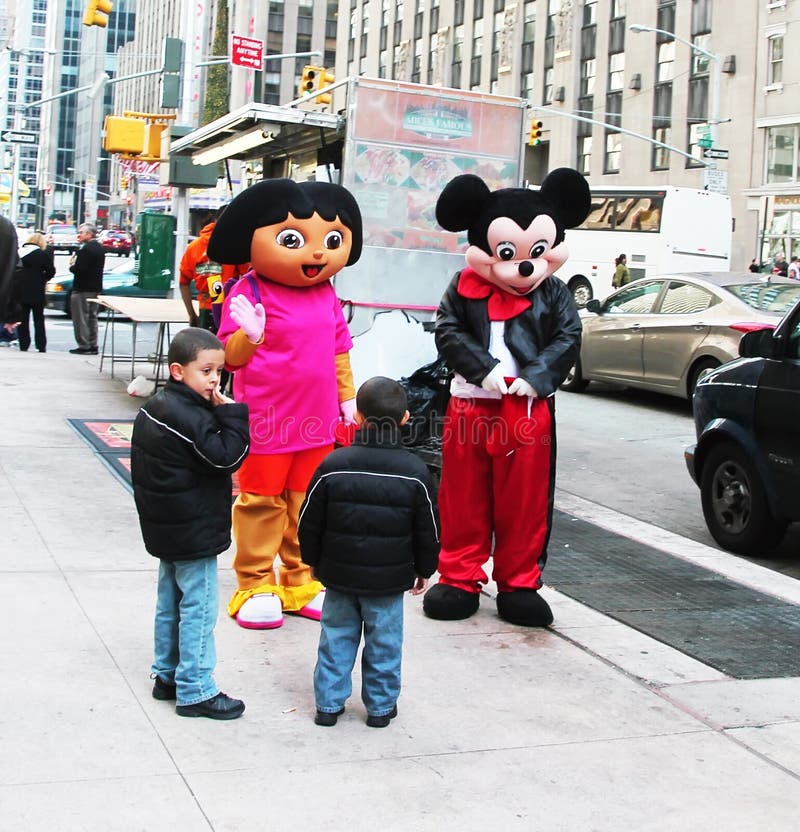 Mickey And Dora Meeting Their Fans