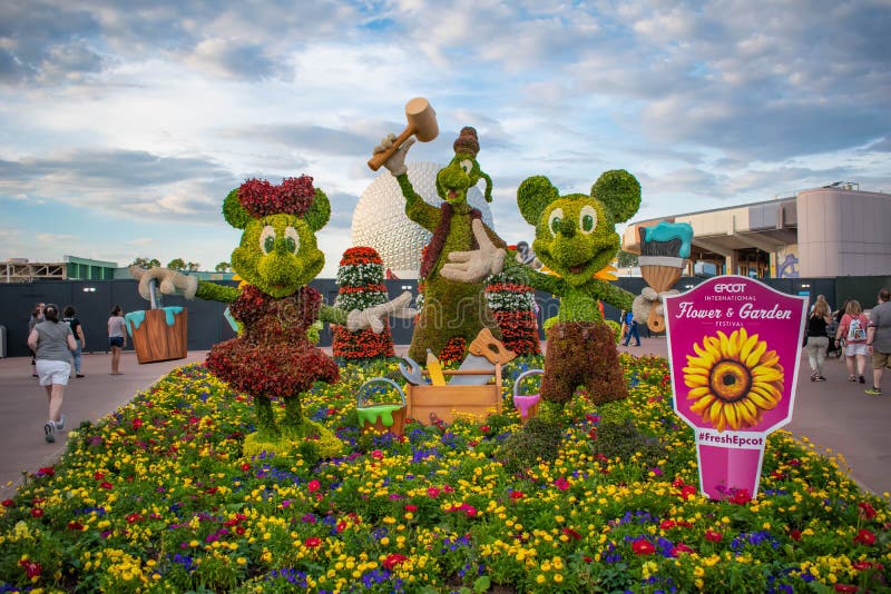 Mickey and Minnie topiaries in Flower and Gardens Festival at Epcot 67