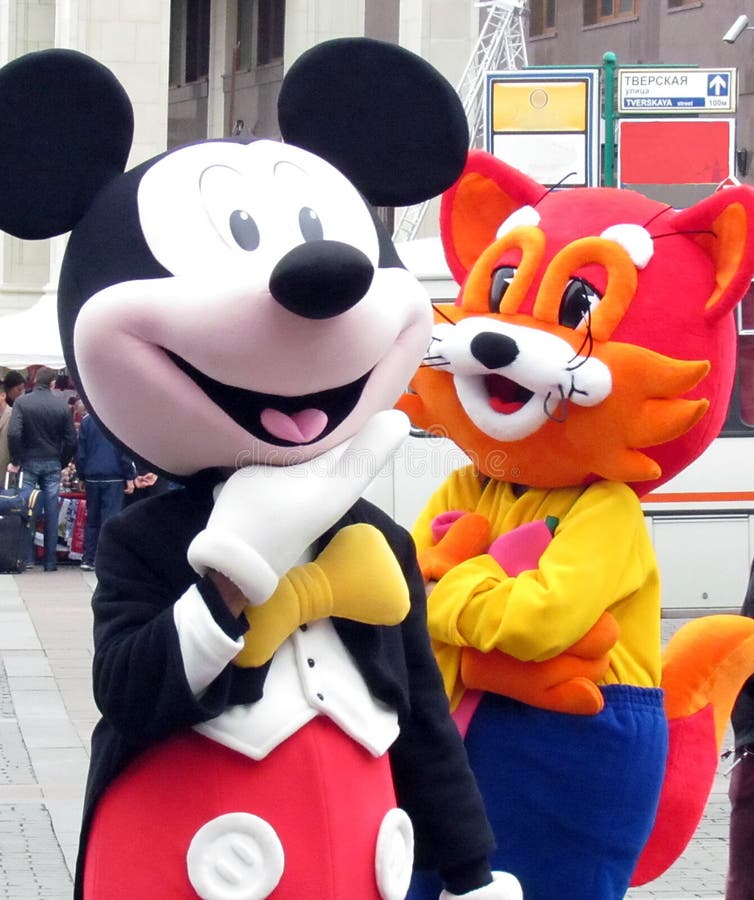 Mickey Mouse and Brother Fox. Artists Dressed in Caranaval Costumes  Editorial Photo - Image of mouse, performance: 165880621