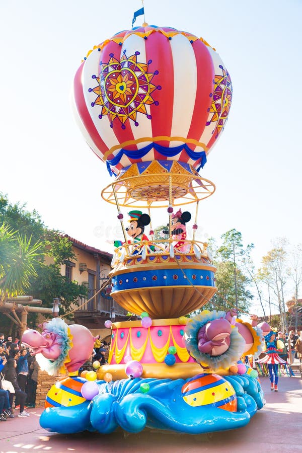 Mickey Mouse and Minnie Mouse riding in a float royalty free stock photo Mickey Mouse and Minnie Mouse riding in a float royalty free stock photo