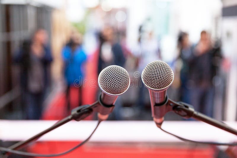 Persconferentie Microfoons Voorraadbeelden - Download 350 ...