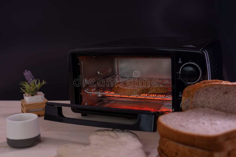 522 Pequeño Horno Eléctrico Fotos de stock - Fotos libres de regalías de  Dreamstime