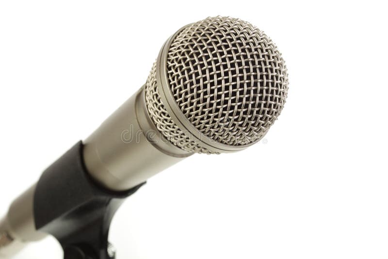Почему шипит микрофон