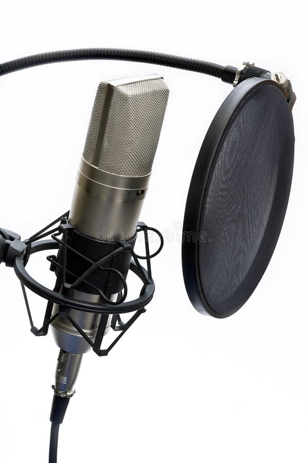 Microphone de studio et écran protecteur de bruit images libres de droits Microphone de studio et écran protecteur de bruit images libres de droits