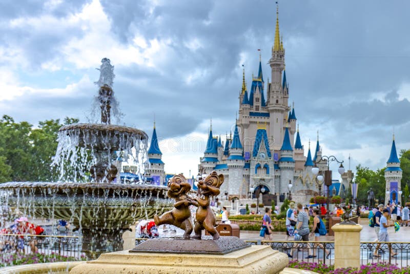 Microprocesador de Orlando Florida Magic Kingdom del mundo de Disney y estatua del valle