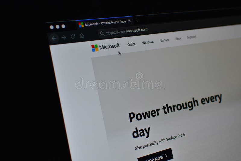 Microsofts webbplats på datorskärmen royaltyfria foton Microsofts webbplats på datorskärmen royaltyfria foton
