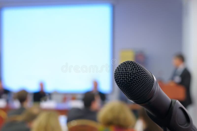 Micrófono en una sala de conferencias imagenes de archivo