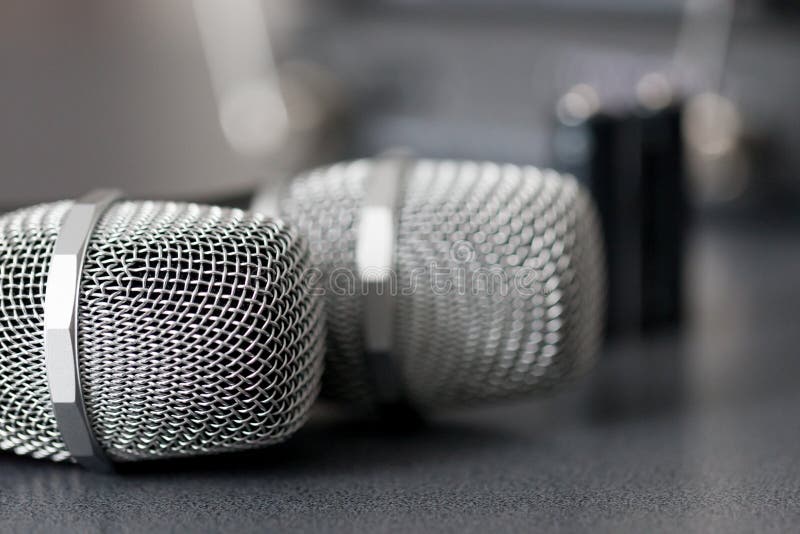 micrófonos de radio sistema inalámbrico de la transmisión sonora Foco suave fotos de archivo libres de regalías micrófonos de radio sistema inalámbrico de la transmisión sonora Foco suave fotos de archivo libres de regalías