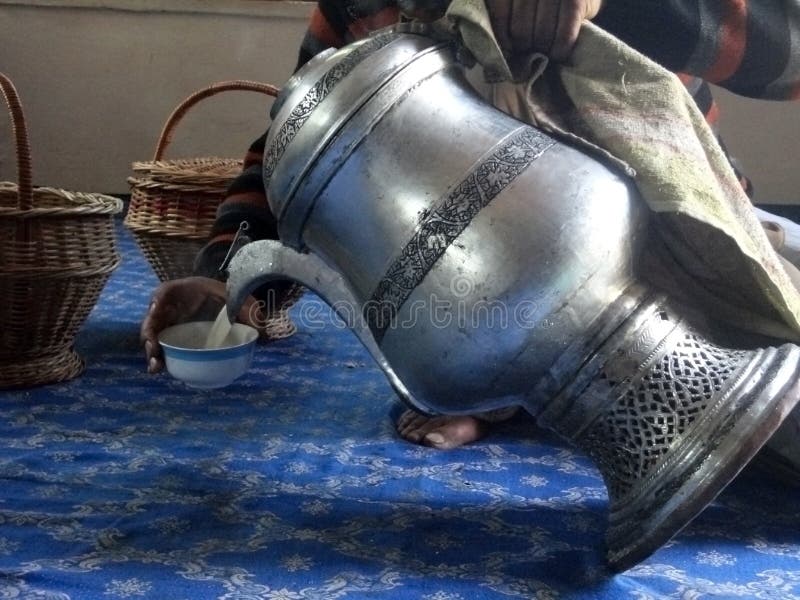 Middag Chai (salt te), Srinagar, Kashmir, Indien
