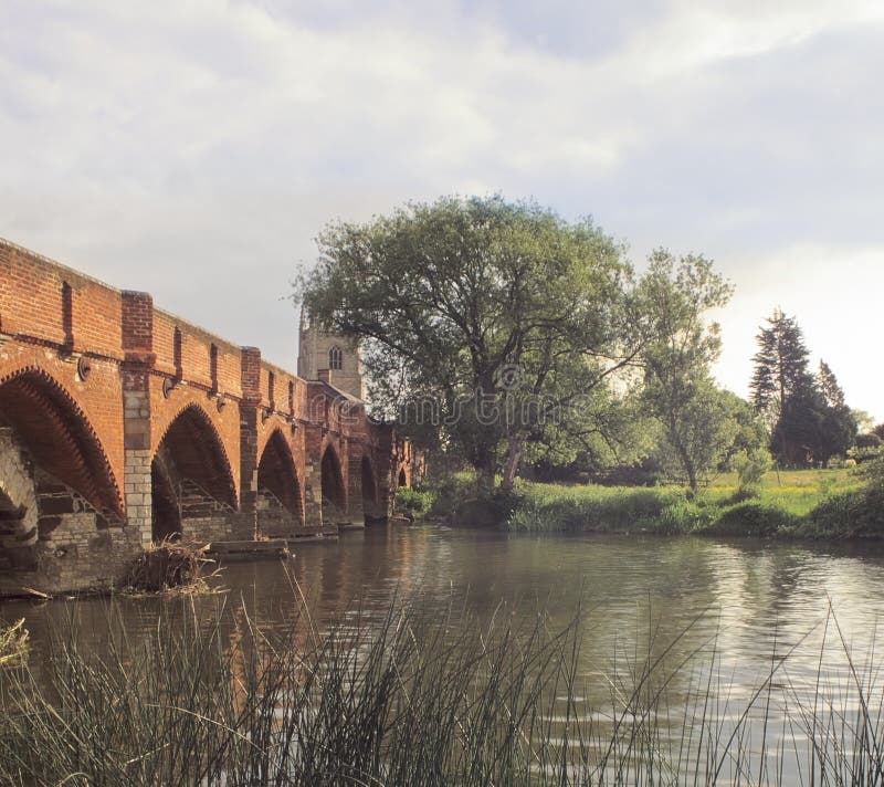 Middeleeuwse brug Great Barford stock foto