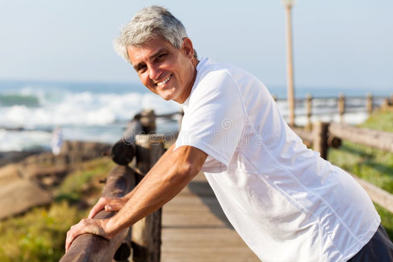 Training voor mannen van middelbare leeftijd royalty-vrije stock afbeeldingen