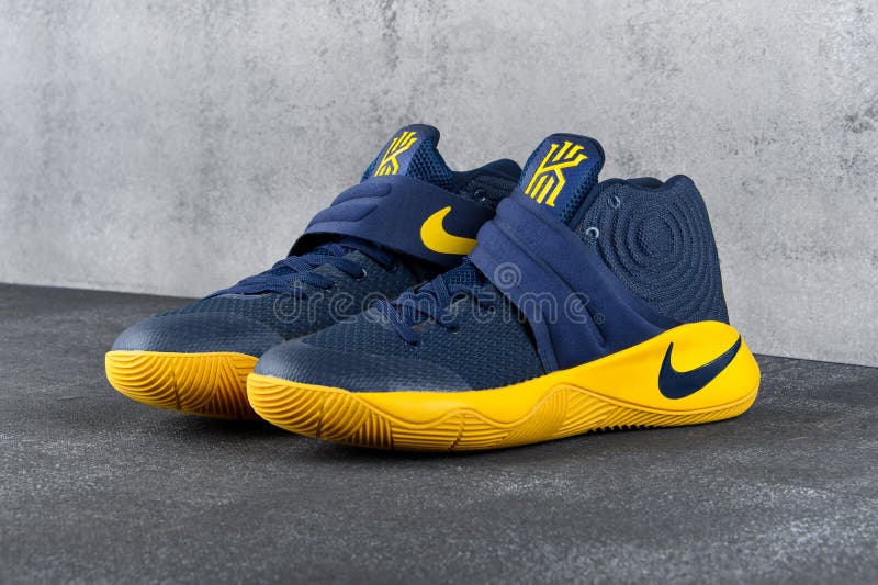 kyrie 2 shoes cavs