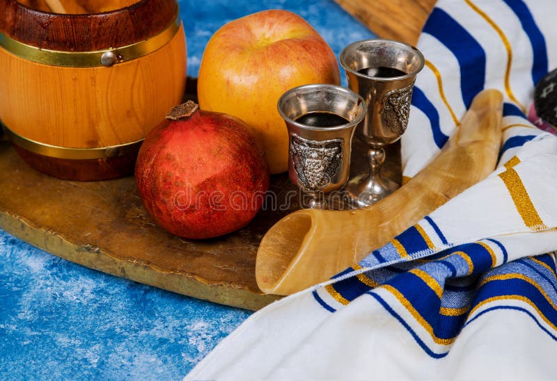 Miel, manzanas y granadas para la celebración judía del Año Nuevo de Rosh Hashana fotografía de archivo libre de regalías Miel, manzanas y granadas para la celebración judía del Año Nuevo de Rosh Hashana fotografía de archivo libre de regalías