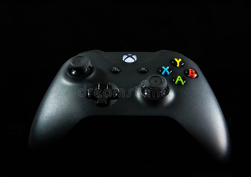 Xbox One Controller - bộ điều khiển linh hoạt và đầy tính năng của Xbox One. Tùy chỉnh cao và vận hành mượt mà, chiếc điều khiển này làm hài lòng cả những game thủ khó tính nhất. Xem hình ảnh liên quan để tìm hiểu thêm về Xbox One Controller.