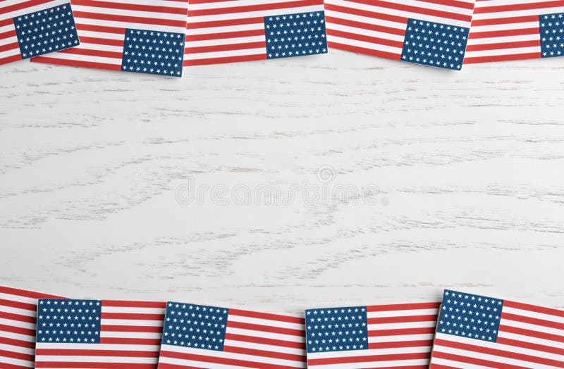 Mieszkanie nieatutowy sk?ad usa zaznacza na drewnianym stole szcz??liwa dzie? niezale?no?? obrazy royalty free Mieszkanie nieatutowy sk?ad usa zaznacza na drewnianym stole szcz??liwa dzie? niezale?no?? obrazy royalty free