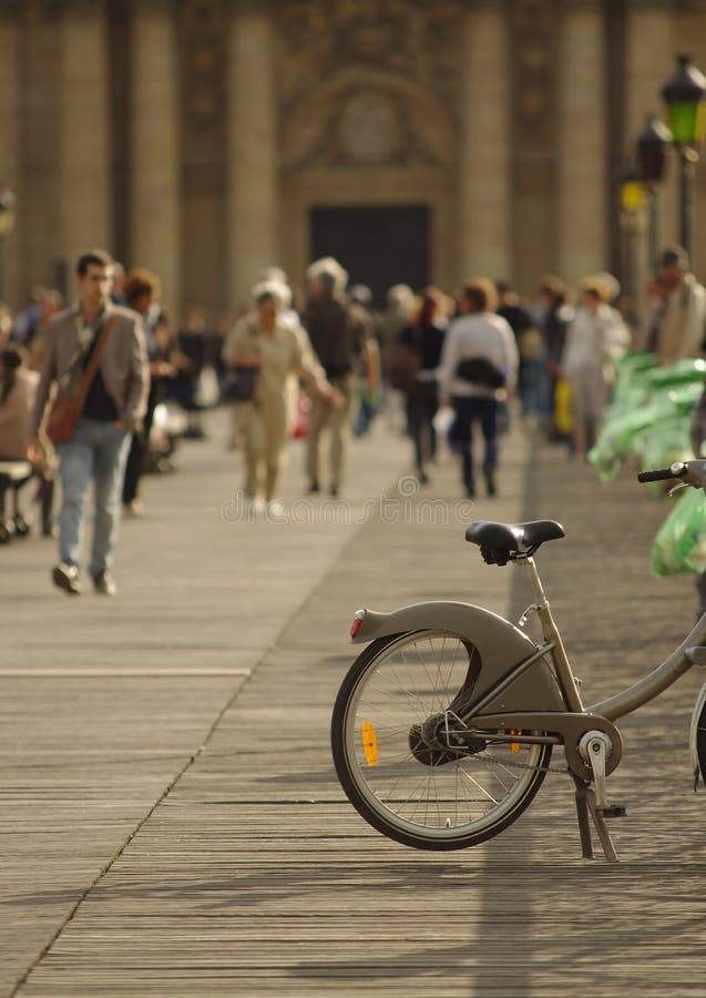 Mieten Sie Ein Fahrrad, Mailand, Italien Redaktionelles