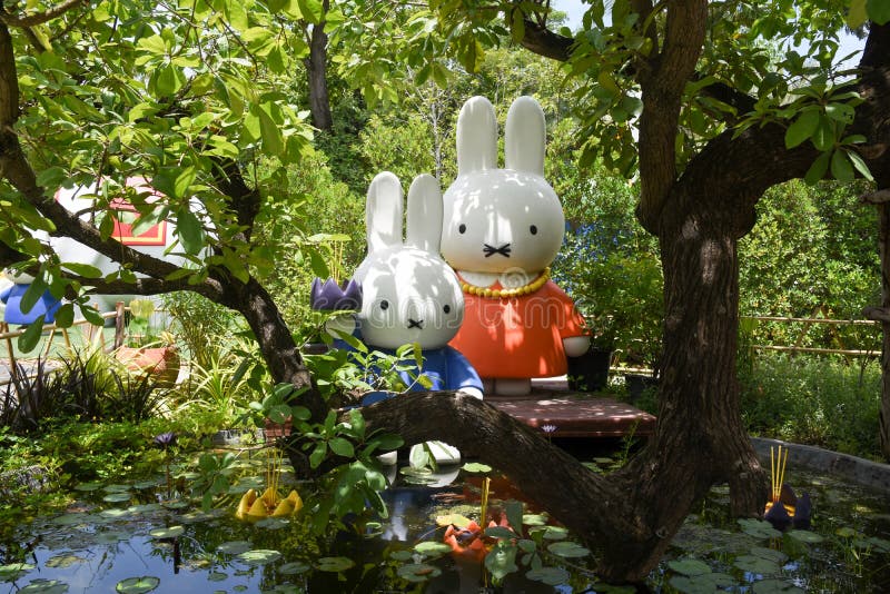 miffy-imagen-editorial-imagen-de-ocupado-minorista-100884040