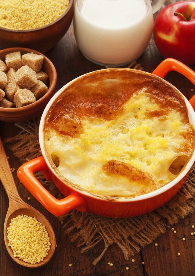 Sformato di miglio fatto in casa fotografia stock