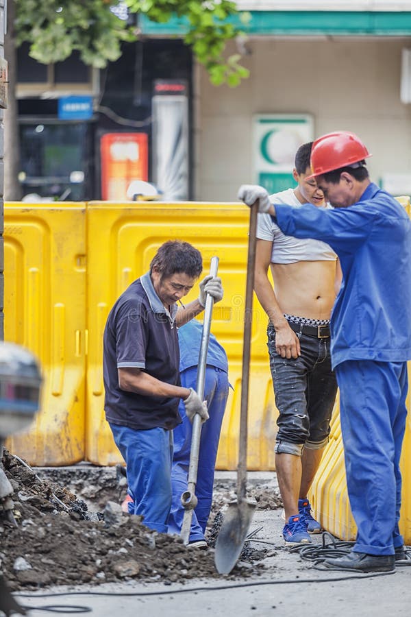 Migrerende werknemers het werken stock afbeelding Migrerende werknemers het werken stock afbeelding