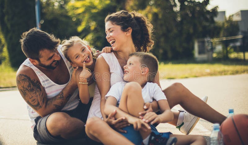 Mijn familie houdt in openlucht van gelach en pret stock afbeeldingen Mijn familie houdt in openlucht van gelach en pret stock afbeeldingen