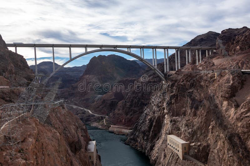 Mike O “Callaghan†« Pat Tillman Memorial Bridge, le pont sur le barrage de Hoover à la frontière entre le Nevada et l'Arizona images stock Mike O “Callaghan†« Pat Tillman Memorial Bridge, le pont sur le barrage de Hoover à la frontière entre le Nevada et l'Arizona images stock