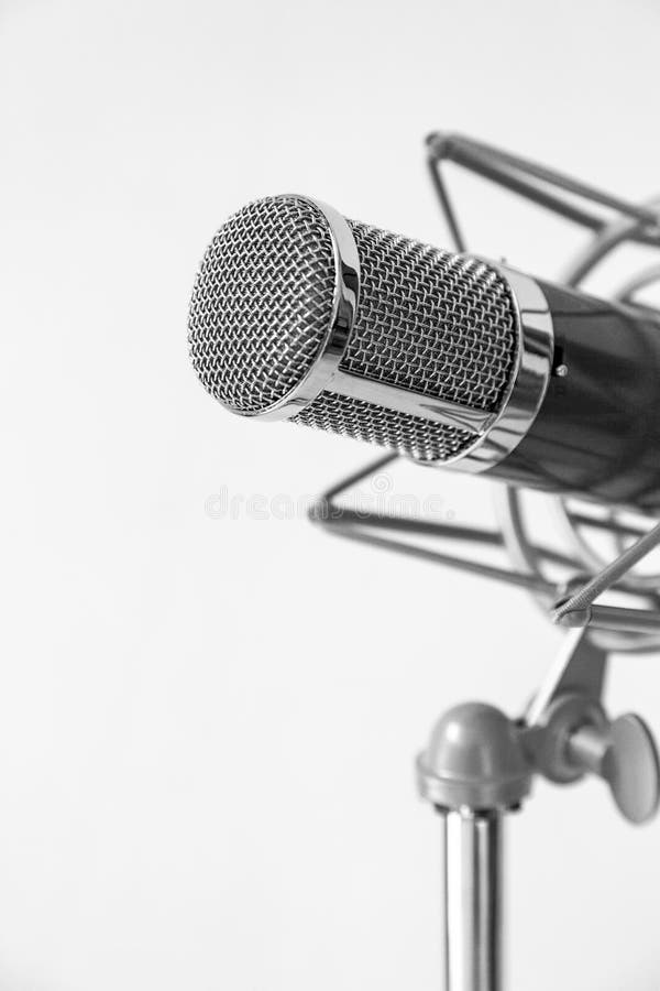 Mikrofonu stojak odizolowywa na białym tle fotografia royalty free