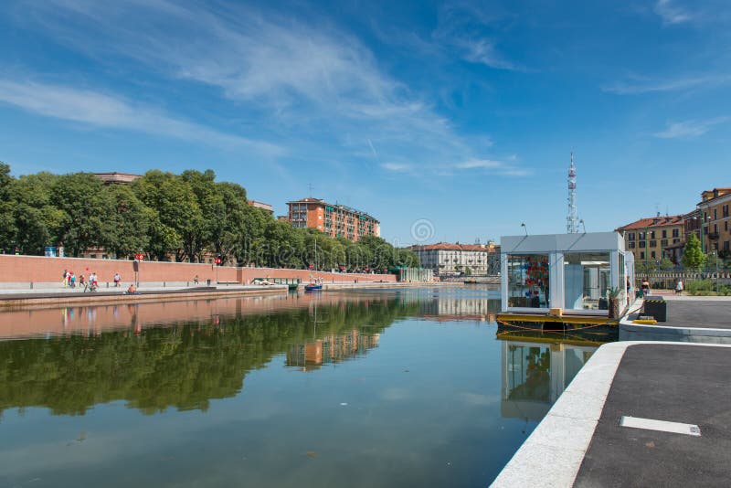 MILAAN, ITALIË - JUNI 26, 2015: Darsena (een vloot van Milaan) af royalty-vrije stock fotografie MILAAN, ITALIË - JUNI 26, 2015: Darsena (een vloot van Milaan) af royalty-vrije stock fotografie
