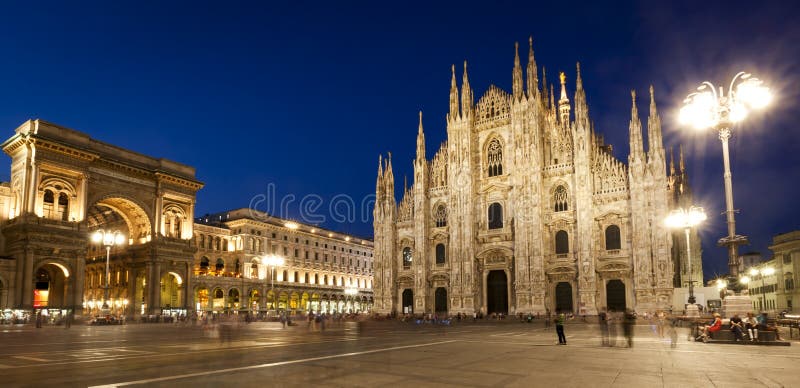 Milan Cathedral Night siktspanorama royaltyfri bild