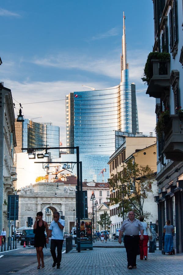 Milan city centre editorial photo. Image of expensive 29687831