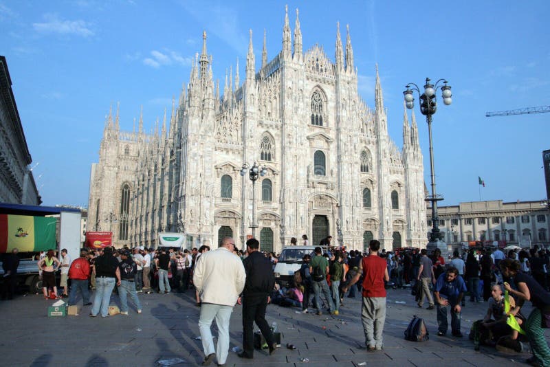 Milan Dome & people, Italian Liberation Day