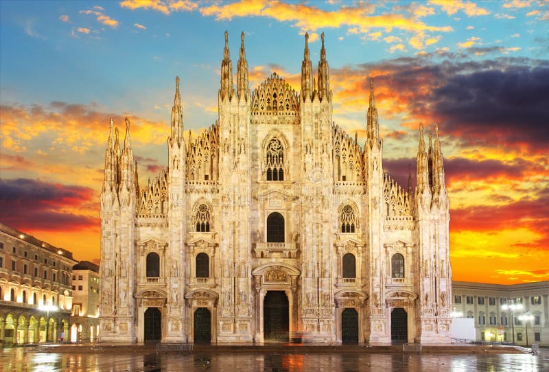 Duomo di milano, al tramonto, Italia.