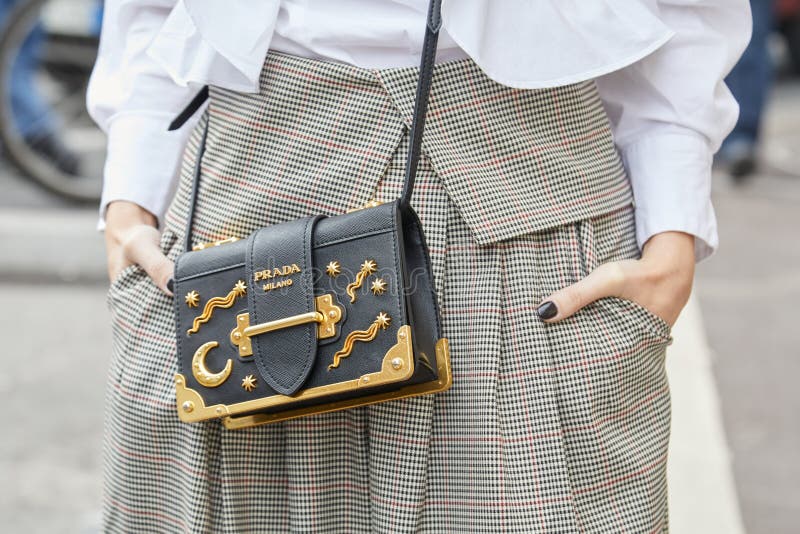 Prada Cahier Street Style  Fashion, Fab fashion, Fashion week