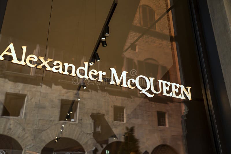 74 Alexander Mcqueen Sign Images, Stock Photos & Vectors