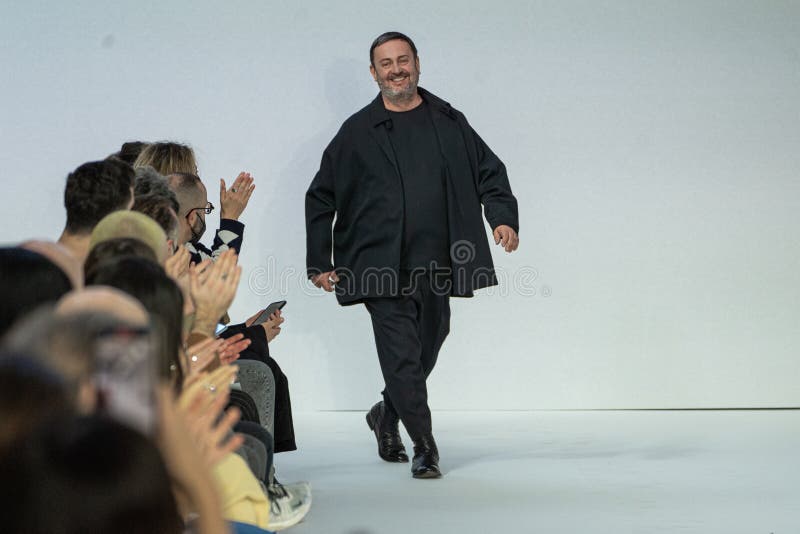 PARIS, FRANCE - SEPTEMBER 27: Fashion designer Virgil Abloh and models walk  the runway during the Off-White show as part of Paris Fashion Week Stock  Photo - Alamy