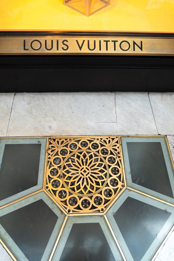 Louis Vuitton Store In Verona, Italy Editorial Image - Image of louis, mall: 126552340