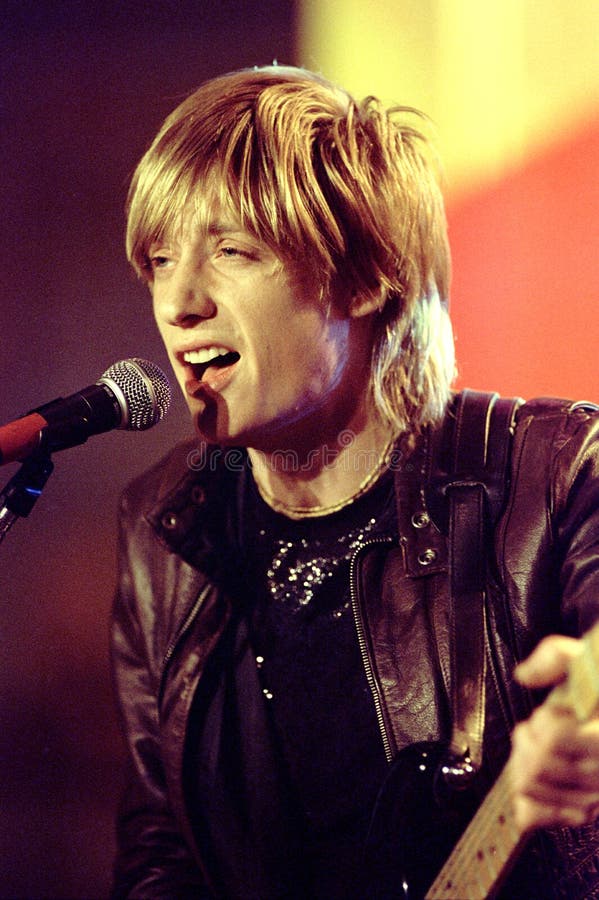 milan-italy-kula-shaker-singer-guitarist-crispian-mills-performs-tv-broadcast-italia-mediaset-kula-shaker-227691263.jpg