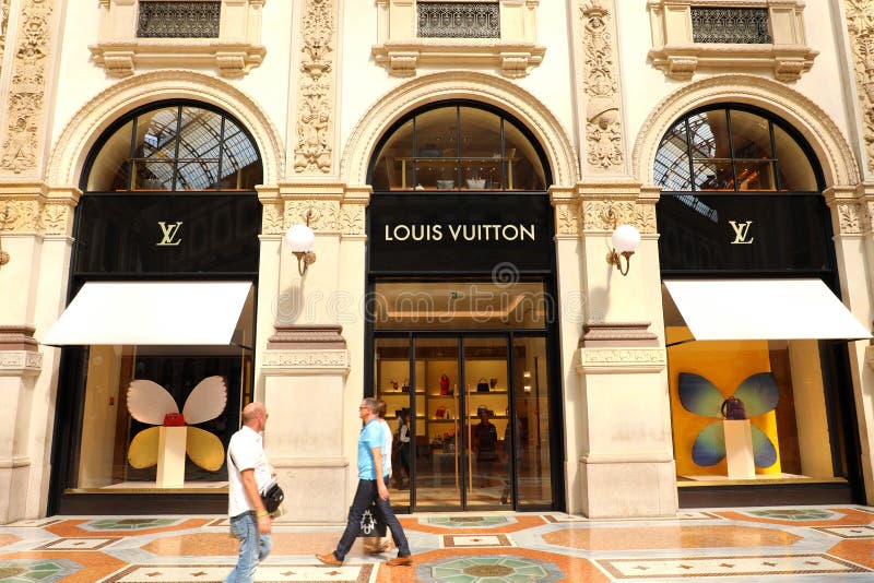 SHOPPING: Louis Vuitton Boutique, Milan, Italy Editorial Photography - Image of golden, brand ...