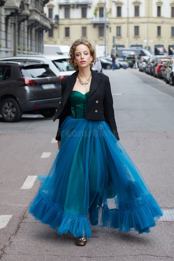 How to Style a Long Tulle Skirt: 7 Fashionable Outfit Ideas You Need to ...