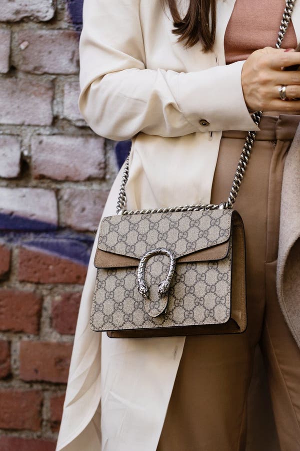 Milan, Italy - September, 23, 2022: Woman Wearing Velvet Green Gucci Marmont  Bag, Street Style Outfit. Editorial Stock Image - Image of editorial,  event: 261557679