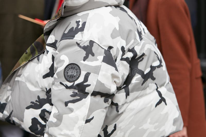 Platteland afstuderen lawaai Man with Canada Goose White Camouflage Jacket before Pal Zileri Fashion Show, Milan Fashion Week Street Style Editorial Photography - Image of military, zileri: 194561507 Platteland afstuderen lawaai Man with Canada Goose White Camouflage Jacket before Pal Zileri Fashion Show, Milan Fashion Week Street Style Editorial Photography - Image of military, zileri: 194561507